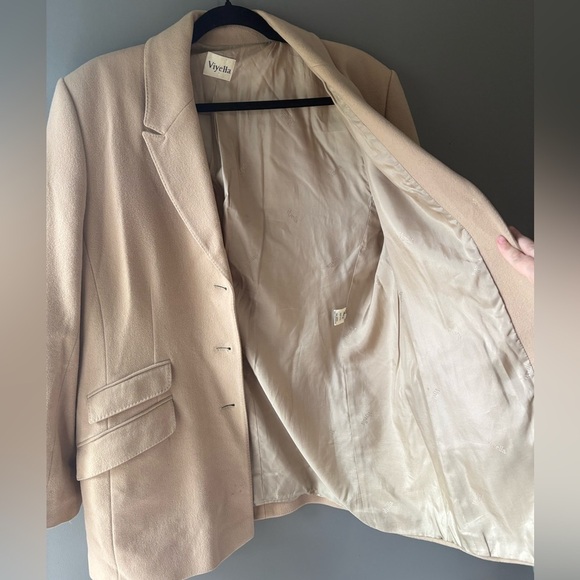 Viyella size L Wool/Cashmere Women's Tan Blazer/jacket, gold hardware Button - Picture 2 of 9